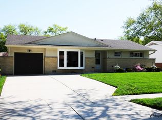 109 Crest Ave, Elk Grove Village, IL 60007