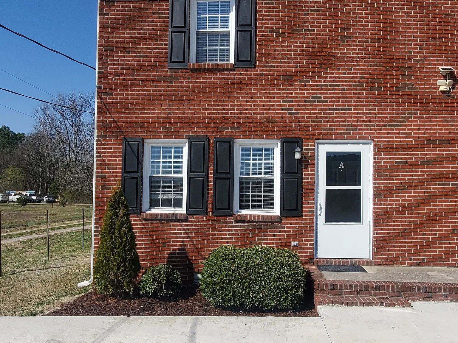 3 bed, 1200 sqft, $1,200 — Photo 1