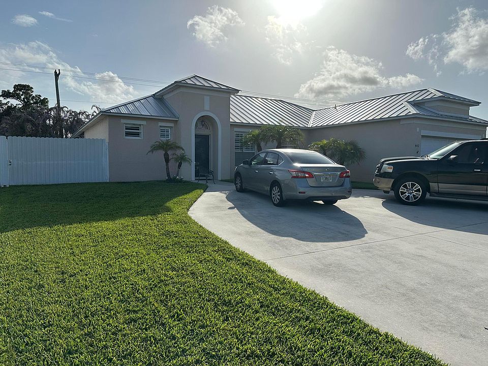 1st image of 442 NW Airoso Boulevard