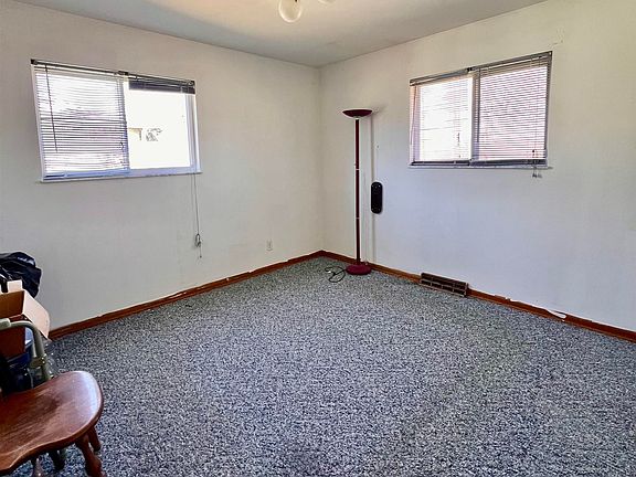 4th image of 16 Mohawk Trl