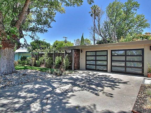2nd image of 371 Hayes Ave