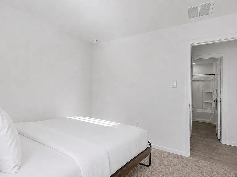 1527 Tiptop Mdw — Photo 18