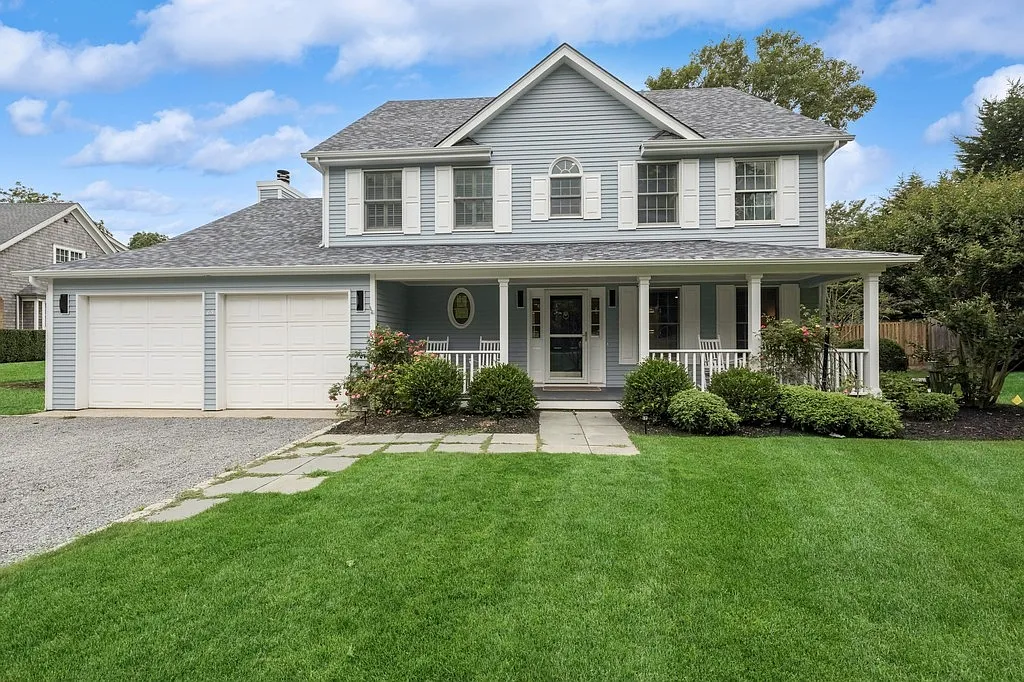 East Hampton Village Is Minutes Away! — Photo 2
