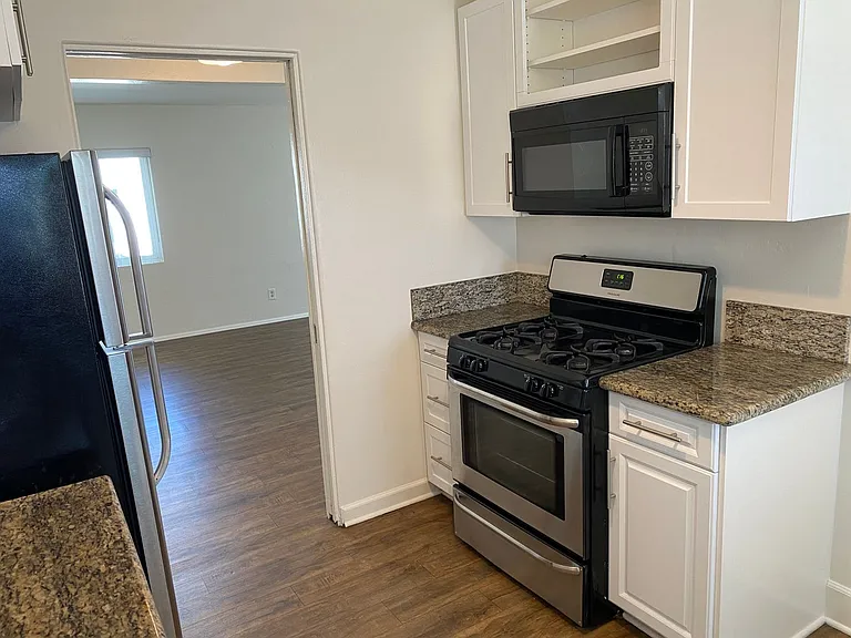 2300 Chatsworth Blvd #COPY — Photo 7