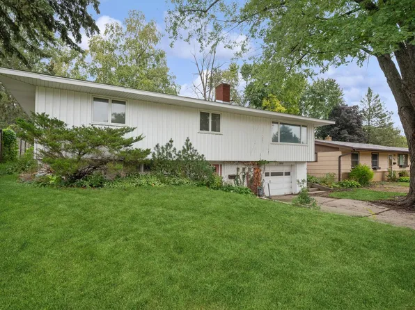 1900 Eustis St, Lauderdale, MN 55113