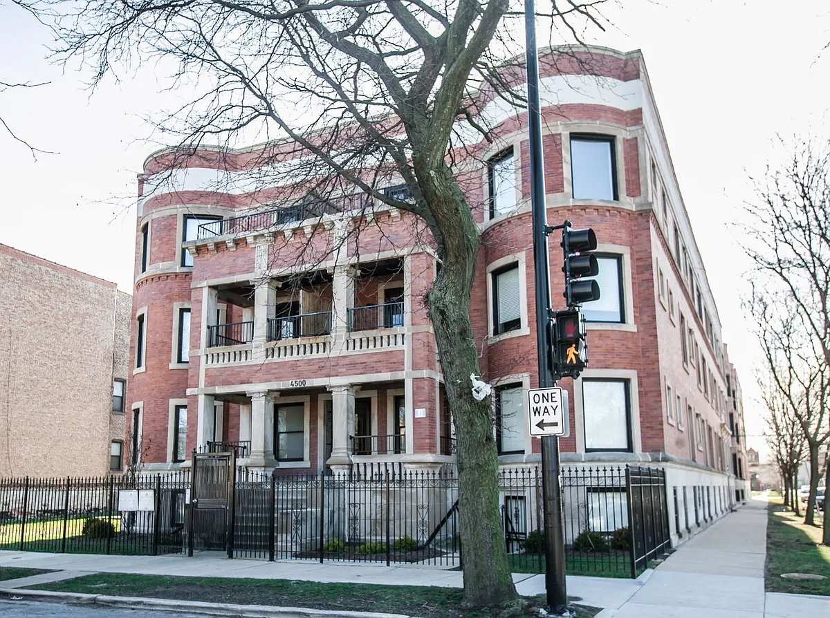 Building Photo - 353 E 45th St #2W