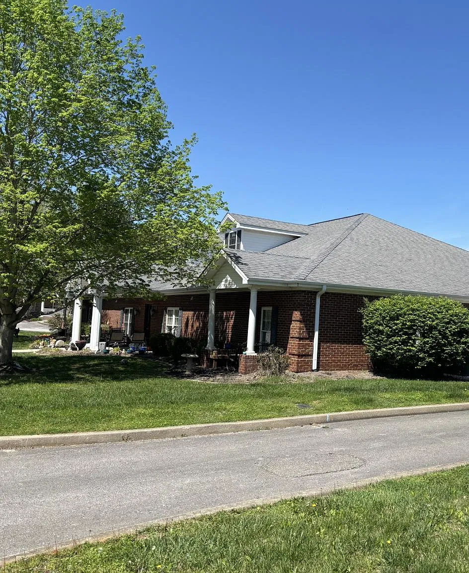 30 Melrose Dr — Photo 1