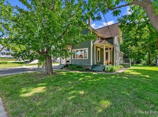 439 S State St, Elgin, IL 60123