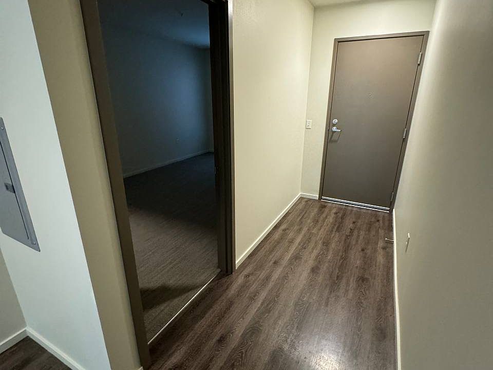 1st image of 204 5th Ave N #501