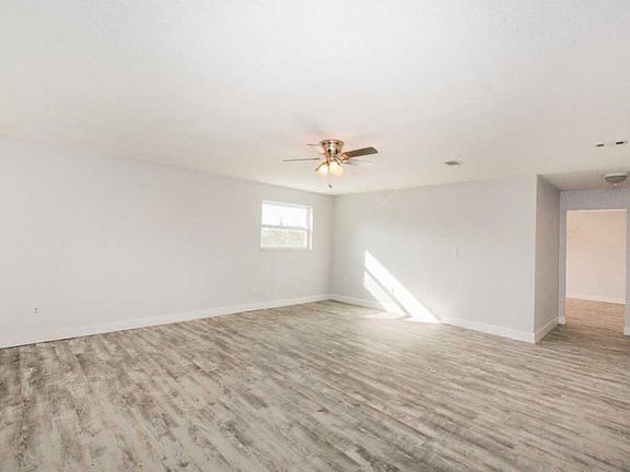 4th image of 3031 Larkspur St