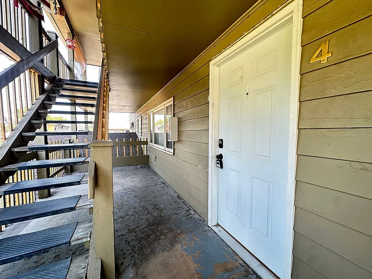 1818 West 8th — Photo 14