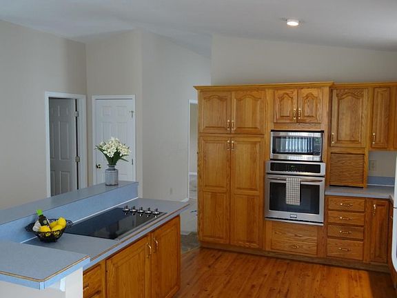 4th image of 1405 W Fair Ave