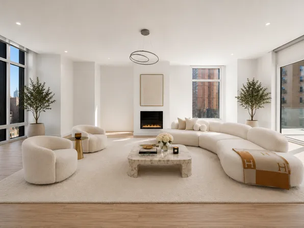555 W 43rd St, New York, NY