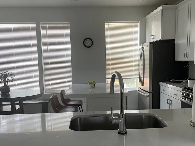 153 E Claxton Ct — Photo 4