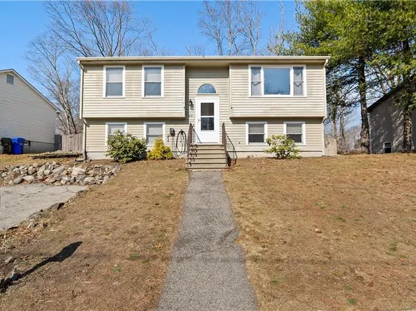 84 Crestwood Dr, West Warwick, RI 02893