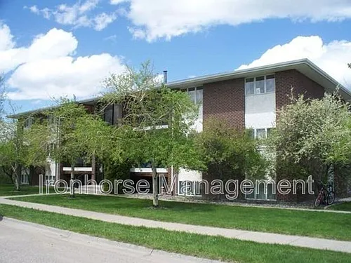 801 W Villard St #33 Photo 1