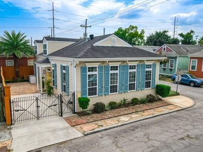 3828 Laurel St, New Orleans, LA, 70115