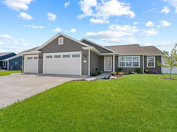 4451 Fieldcrest Dr, Kaukauna, WI 54130