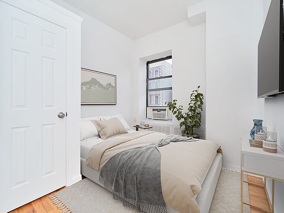 4th image of 150 Manhattan Ave #3D