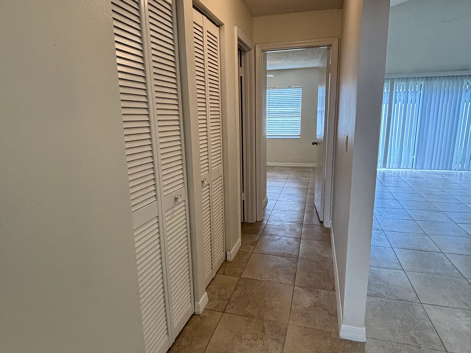 3 bed, 1271 sqft, $2,100 — Photo 4