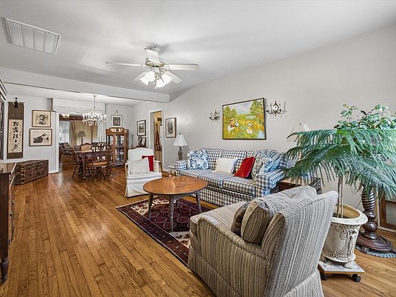 3rd image of 705 W 34th St