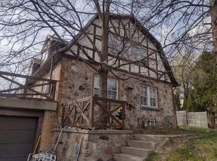 W125N6813 Parkway Dr, Menomonee Falls, WI 53051