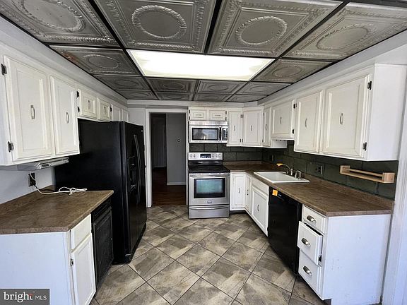 3rd image of 4178 Columbia Park Rd