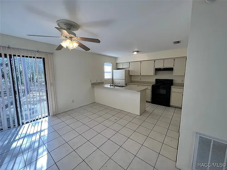 2136 S Gleneagle Ter #2136 — Photo 2