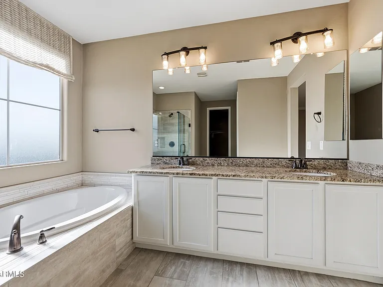 1930 E Horseshoe Dr — Photo 39