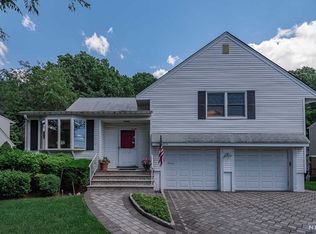 404 Burnet Pl, Paramus, NJ 07652