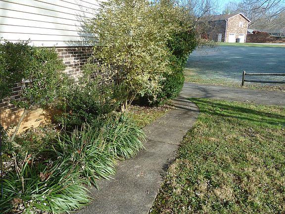 3rd image of 612 Stonecrest Dr