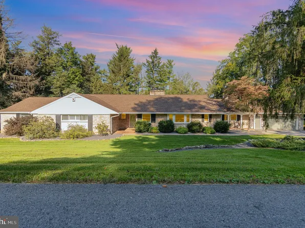 5195 Rockery Rd, Spring Grove, PA 17362