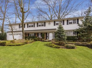 129 Chestnut Rd, Manhasset, NY 11030