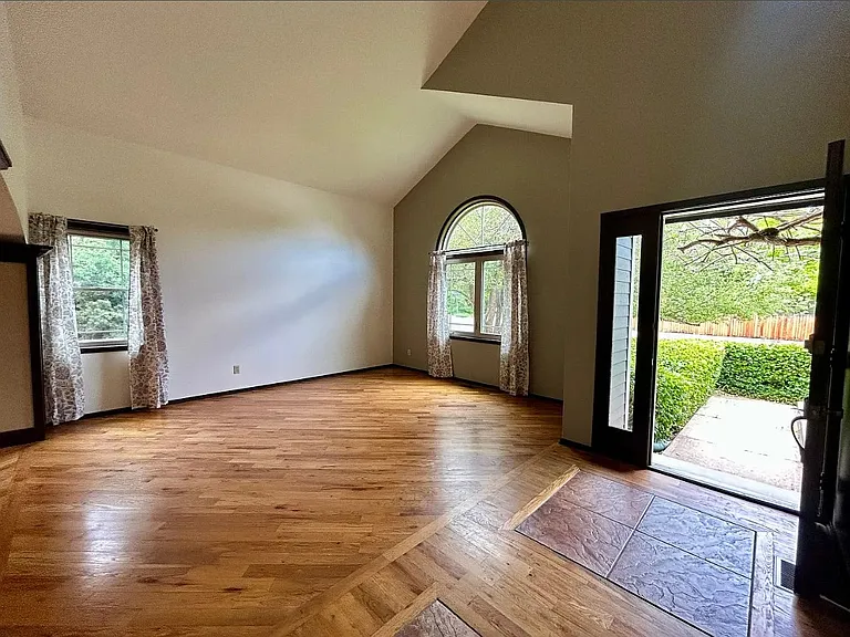 4197 Amber St — Photo 2
