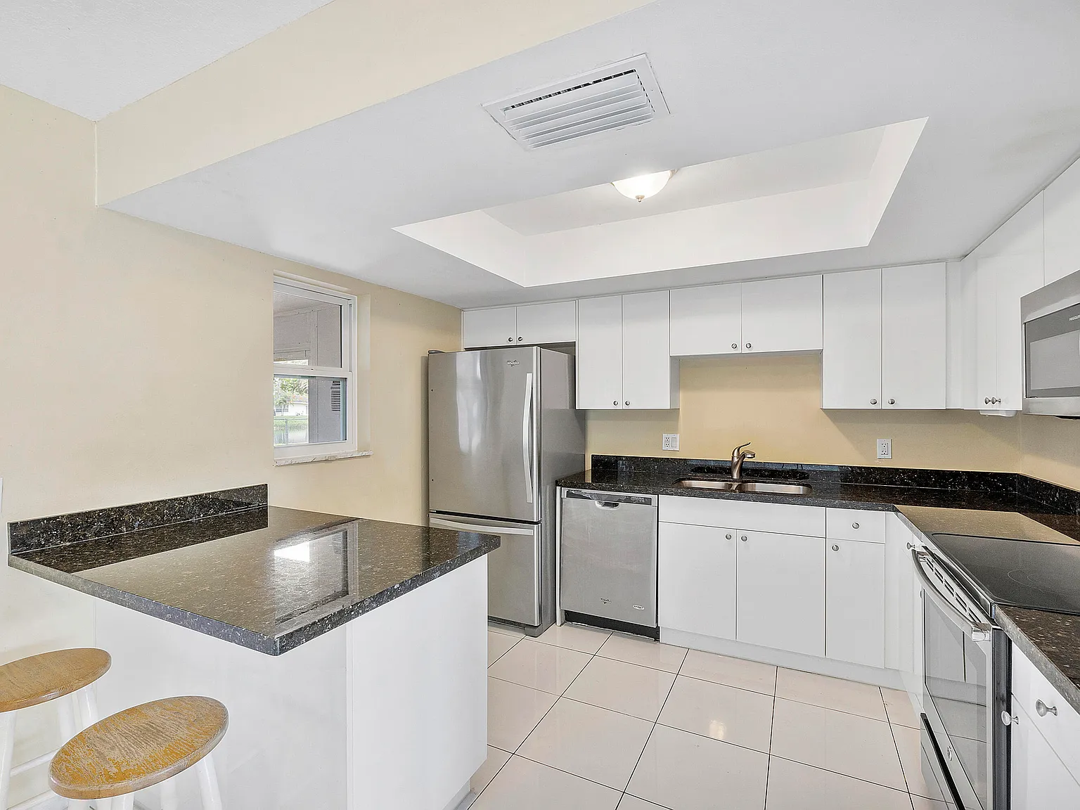 3 bed, 2.0 bath, 1132 sqft, $2,750 — Photo 4