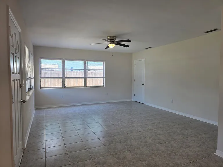 2814 Tifton St S — Photo 2