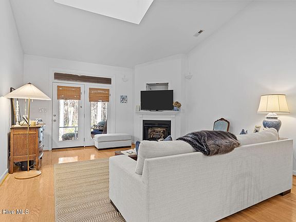 5th image of 514 B Village Green Drive
