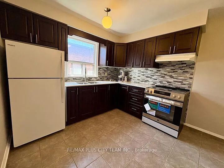 3835 Bathurst St #6 — Photo 3