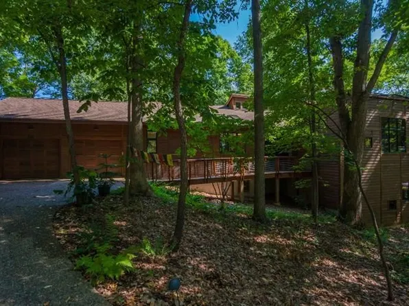 240 Indian River Dr, Ann Arbor, MI 48104