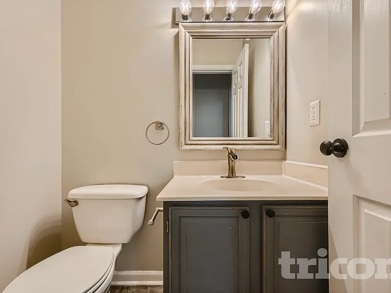 9432 Seven Courts Dr — Photo 10
