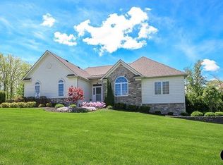 7310 Highbluff Ct, Concord Township, OH 44077
