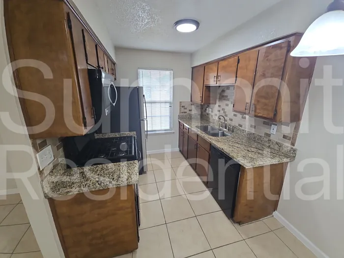 900 E Leslie Cir #B — Photo 5