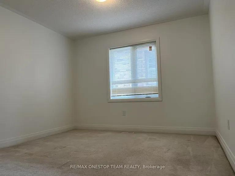 24 Pennine Dr — Photo 22