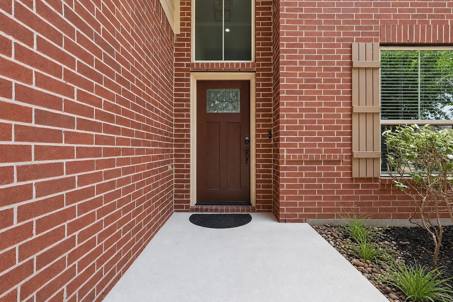 4 bed, 2.5 bath, 2400 sqft, $2,800 — Photo 4
