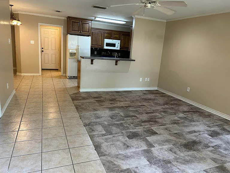 8325 Garrett Dr #8325 — Photo 3