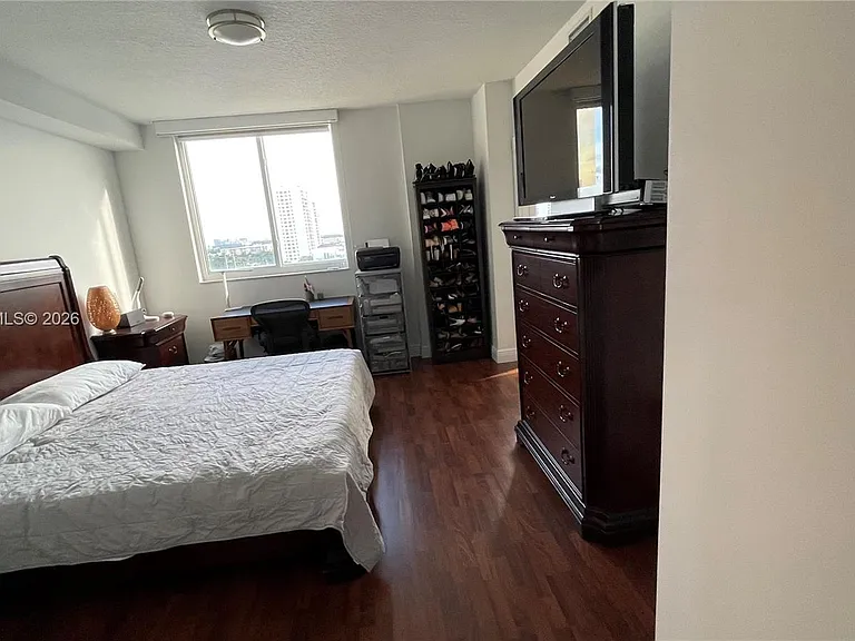 18800 NE 29th Ave #818 — Photo 8