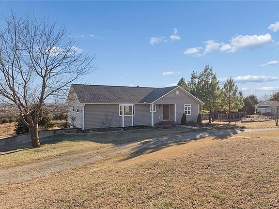 2nd image of 220 Overlook Dr