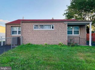 6 Green Lynne Dr, Levittown, PA 19057