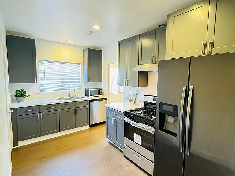 1235 N Vista St #1235 — Photo 4