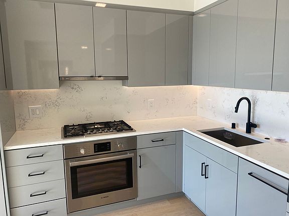 5th image of 901 Tennessee St #303